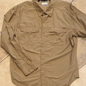 Khaki Omni shade Columbia XL short sleeve shirt